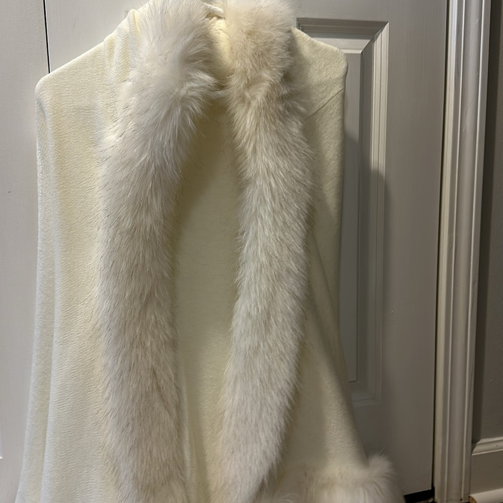 Cream Vest - faux fur, tassels… great for the holidays - Picture 3 of 6